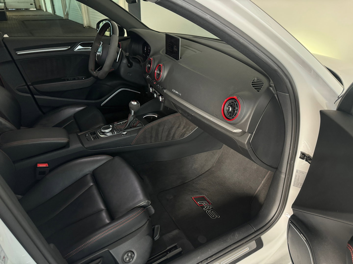 Audi RS3 Limousine 2.5 TFSI quattro Pano|RS Seat|B&O|Keyless