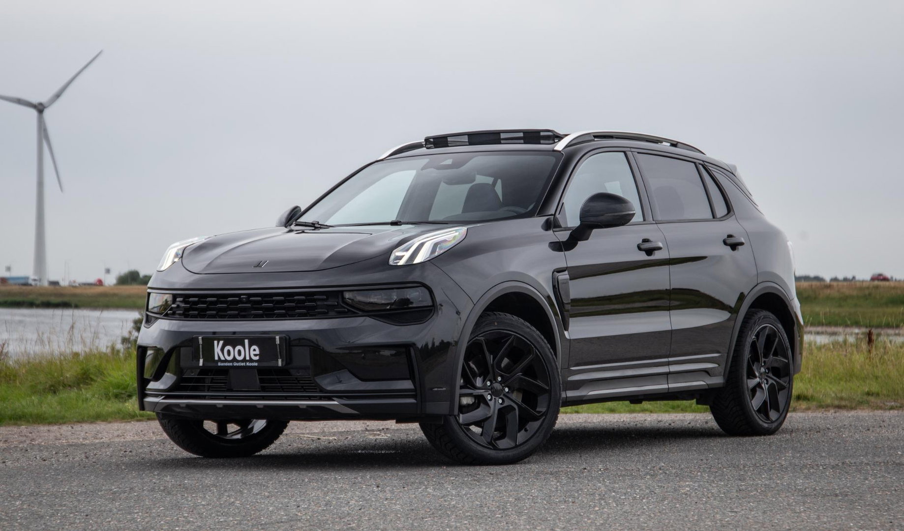 Lynk & Co 01 1.5 BLACK LINE / PANORAMA DAK / 360 CAMERA / CARPLAY / STOELVERWARMING