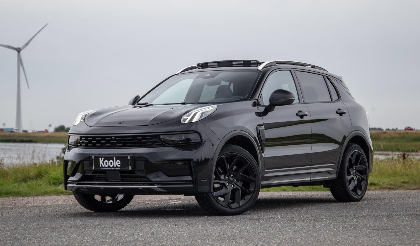 Lynk & Co 01 1.5 BLACK LINE / PANORAMA DAK / 360 CAMERA / CARPLAY / STOELVERWARMING