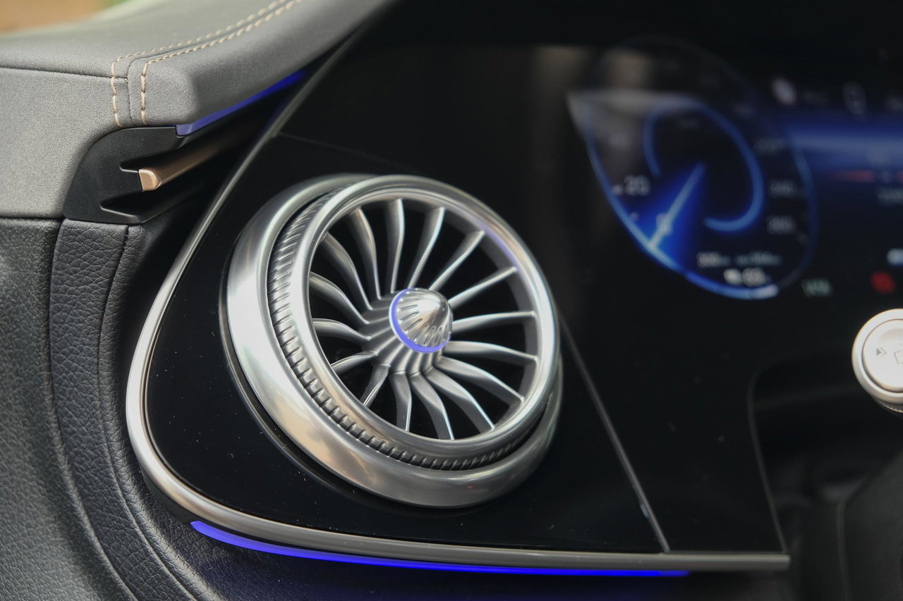 Mercedes-Benz EQS