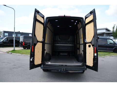 MAN TGE 3.180 35 2.0 L3H3 Black Edition Adaptieve Cruise, Camera, Carplay, LED, Stoelverwarming, Massage stoel, Trekhaak, 177pk, Automaat, Uniek!