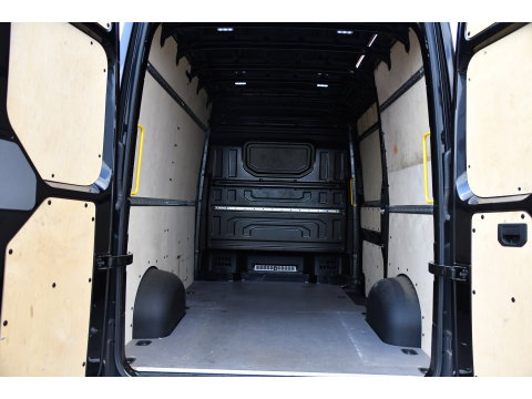 MAN TGE 3.180 35 2.0 L3H3 Black Edition Adaptieve Cruise, Camera, Carplay, LED, Stoelverwarming, Massage stoel, Trekhaak, 177pk, Automaat, Uniek!