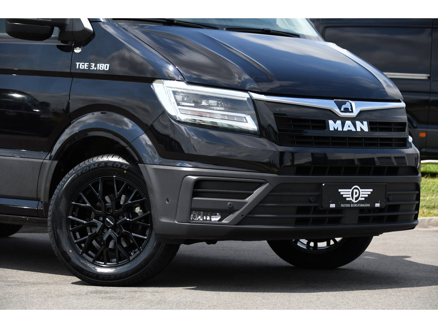 MAN TGE 3.180 35 2.0 L3H3 Black Edition Adaptieve Cruise, Camera, Carplay, LED, Stoelverwarming, Massage stoel, Trekhaak, 177pk, Automaat, Uniek!