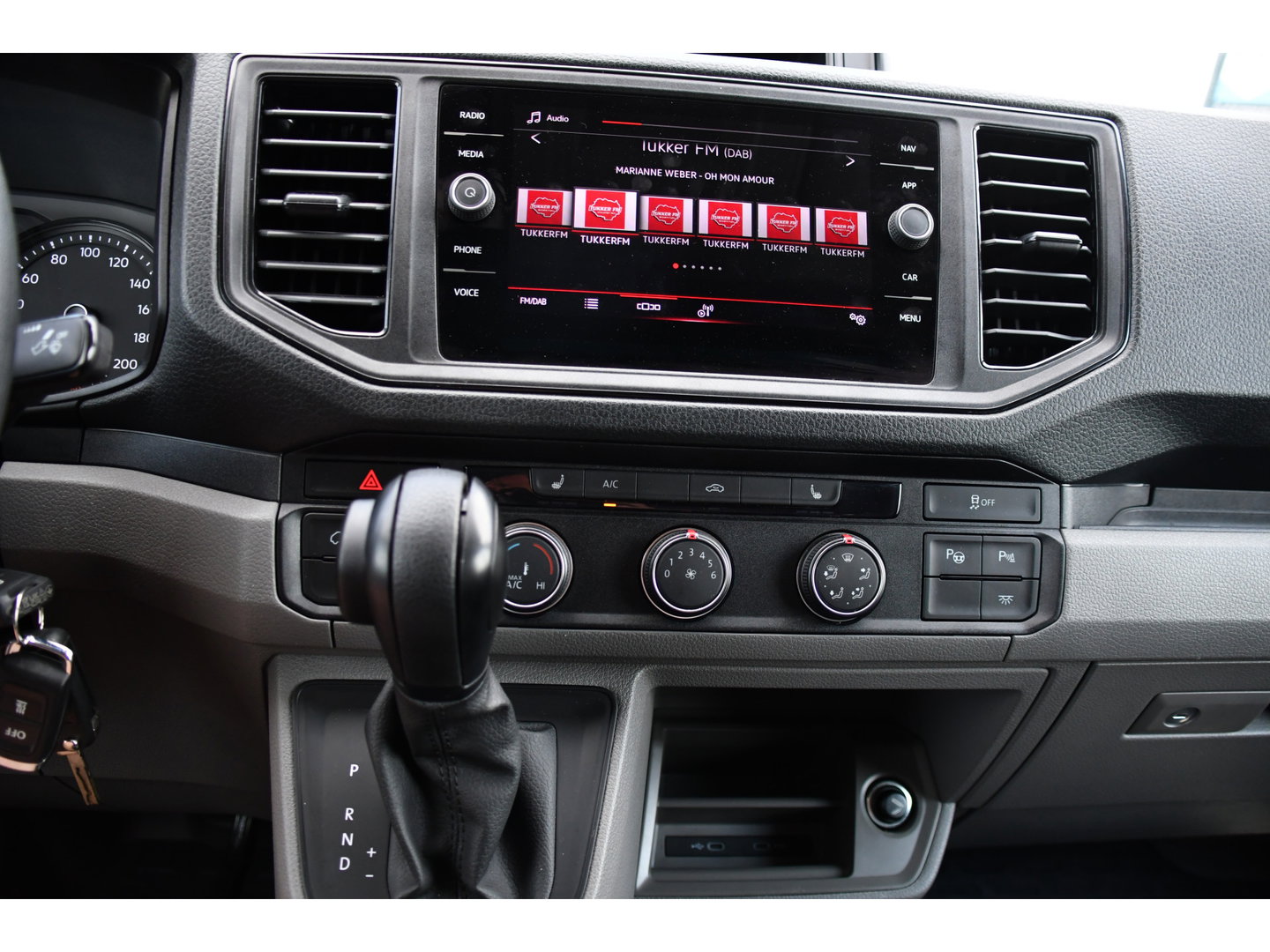 MAN TGE 3.180 35 2.0 L3H3 Black Edition Adaptieve Cruise, Camera, Carplay, LED, Stoelverwarming, Massage stoel, Trekhaak, 177pk, Automaat, Uniek!