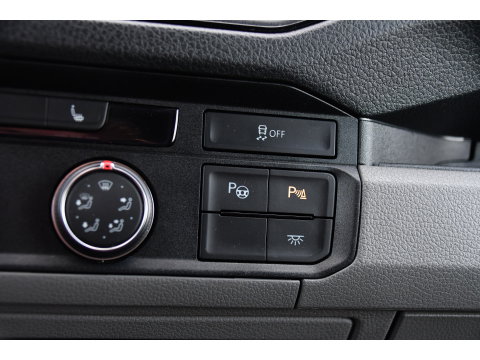 MAN TGE 3.180 35 2.0 L3H3 Black Edition Adaptieve Cruise, Camera, Carplay, LED, Stoelverwarming, Massage stoel, Trekhaak, 177pk, Automaat, Uniek!