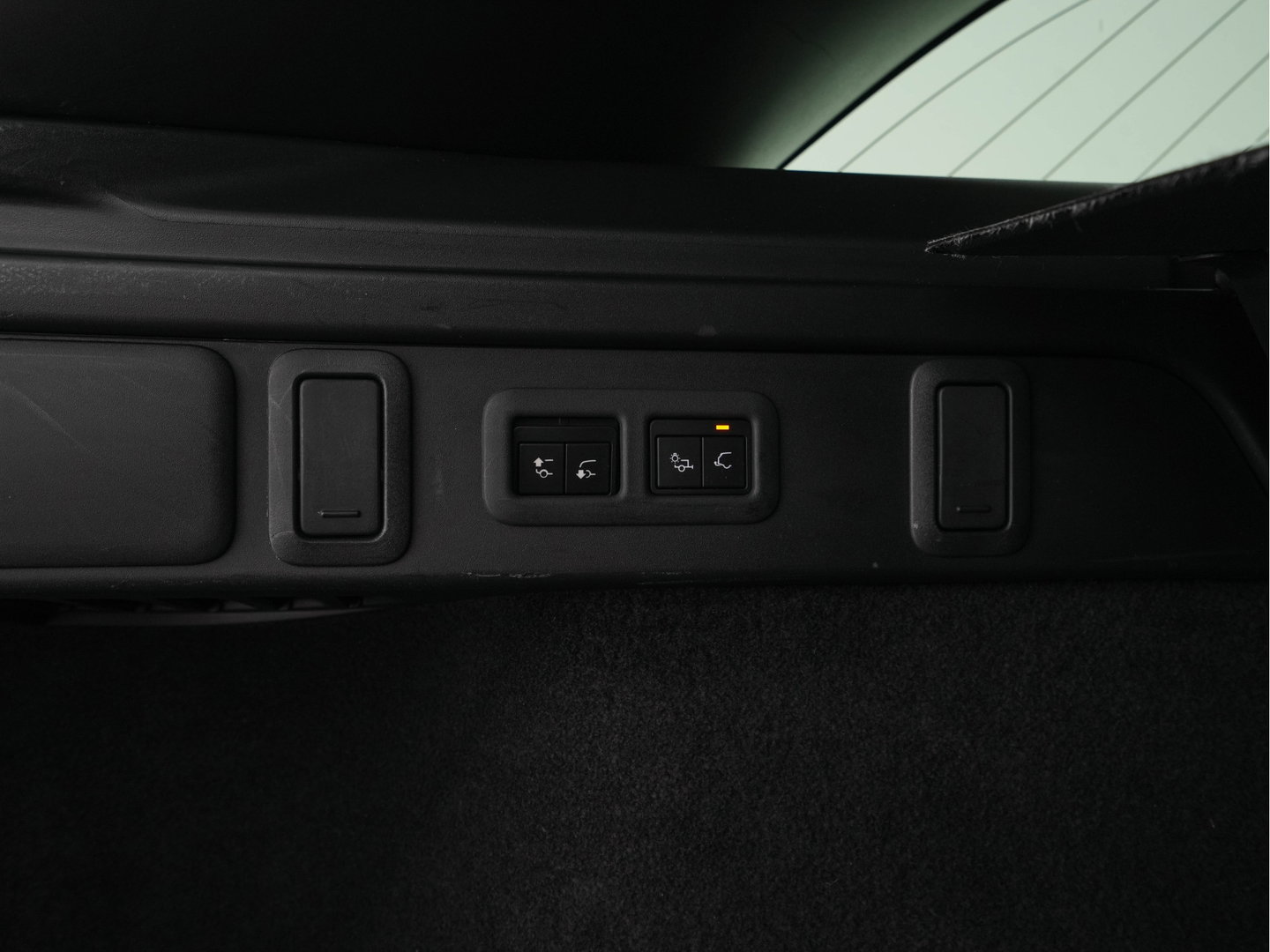 Land Rover Range Rover Velar 3.0 D300 R-Dynamic SE Mild-Hybrid (INCL-BTW) Aut. *PANO | LEATHER-ALCANTARA | FULL-LED | MEMORY-PACK |  DIGI-COCKPIT | KEYLESS | HEATED-COMFORTSEATS | PRIVACY-GLASS | SHIFTPADDLES | TOPVIEW | NAVI-FULLMAP | HEAD-UP | ...