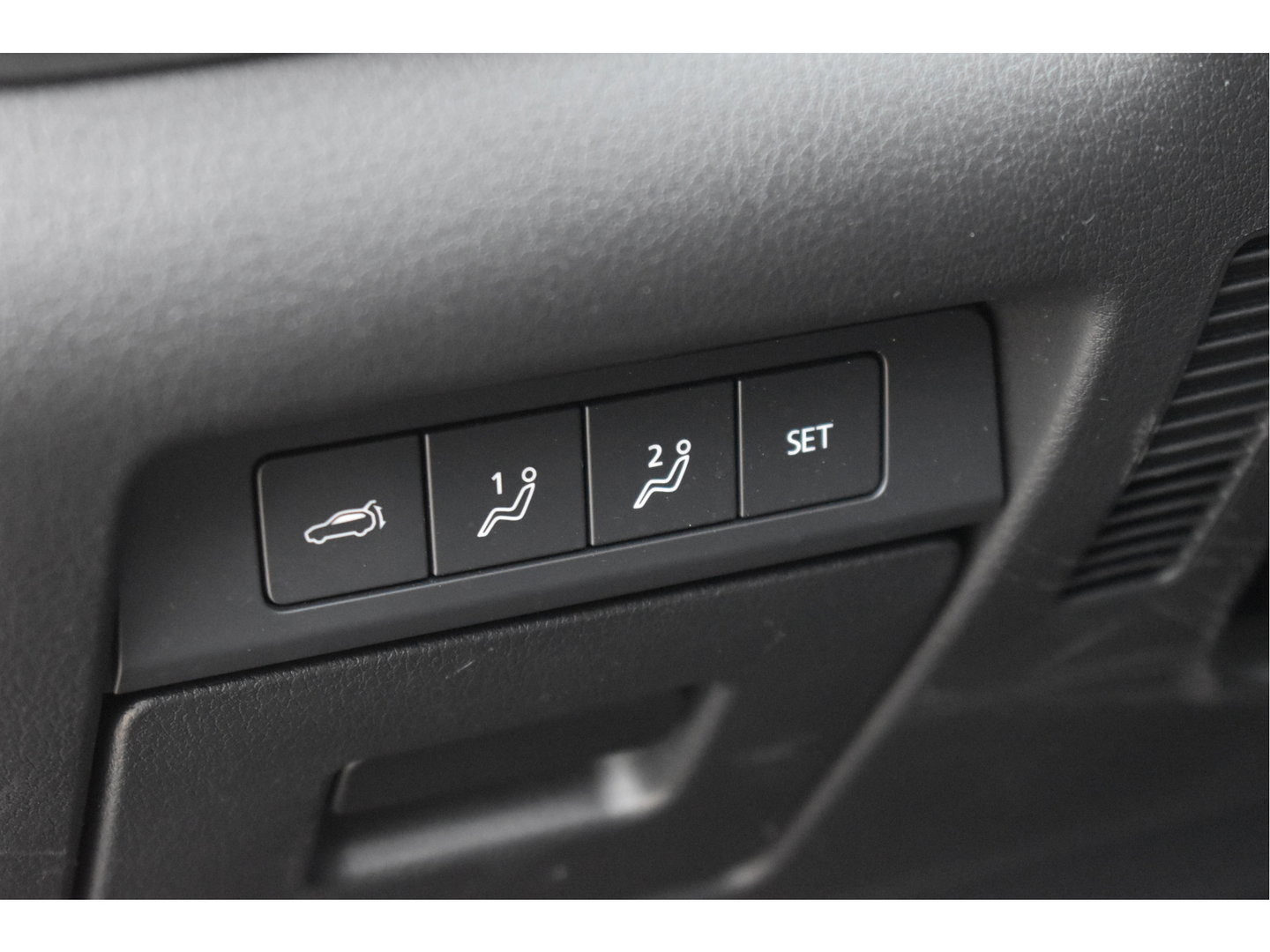 Mazda CX-30 2.0 e-SkyActiv-X M Hybrid Luxury 180 pk | NL-Auto | Open dak | HUD | BOSE | 360 gr.camera | Elekt.stoelen | Leder | Carplay | Full LED