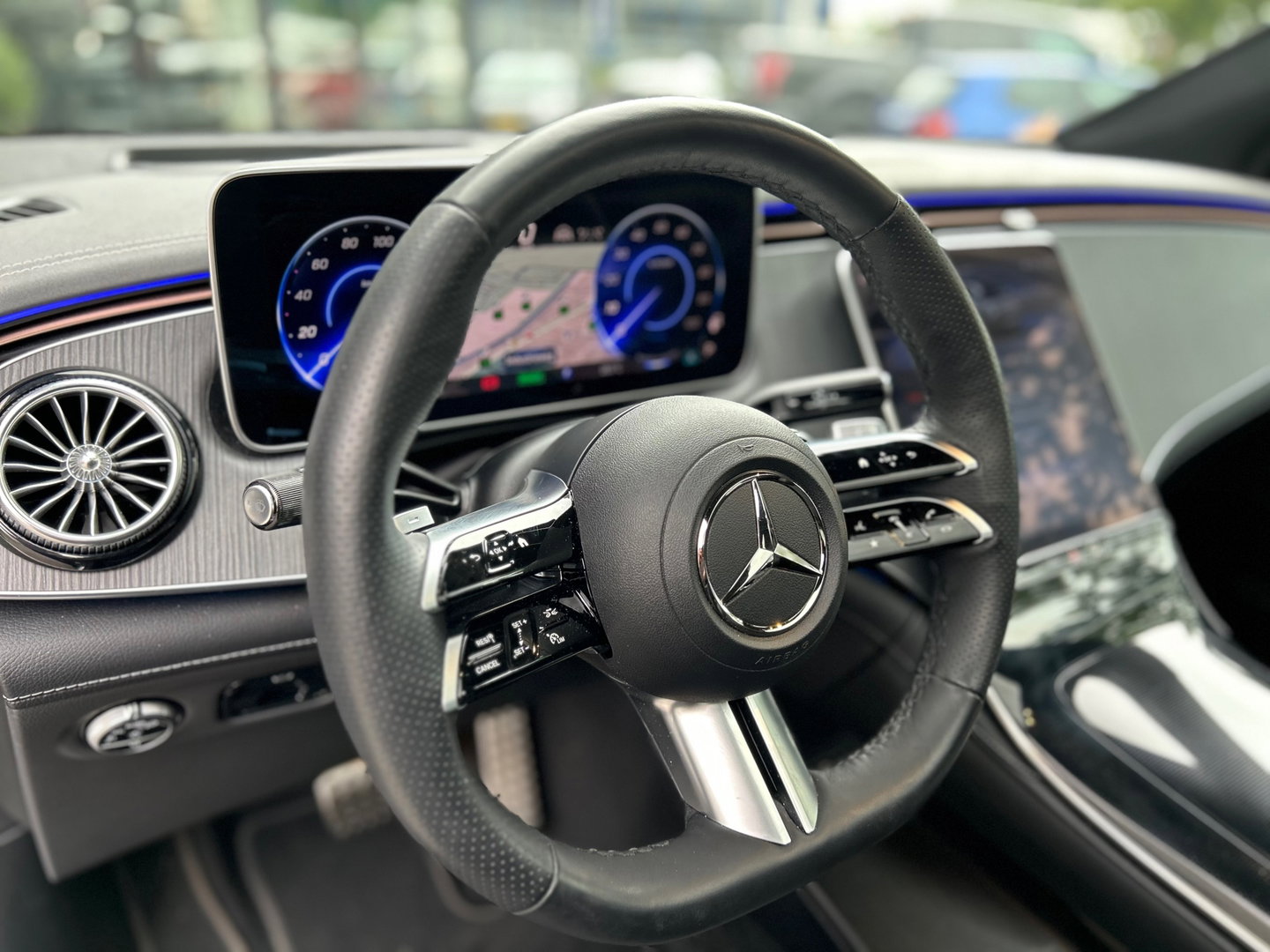Mercedes-Benz EQE SUV 300 AMG Line 91 kWh|BTW|Pano|Massage|achteras besturing|Memory|HUD|Camera|Leder