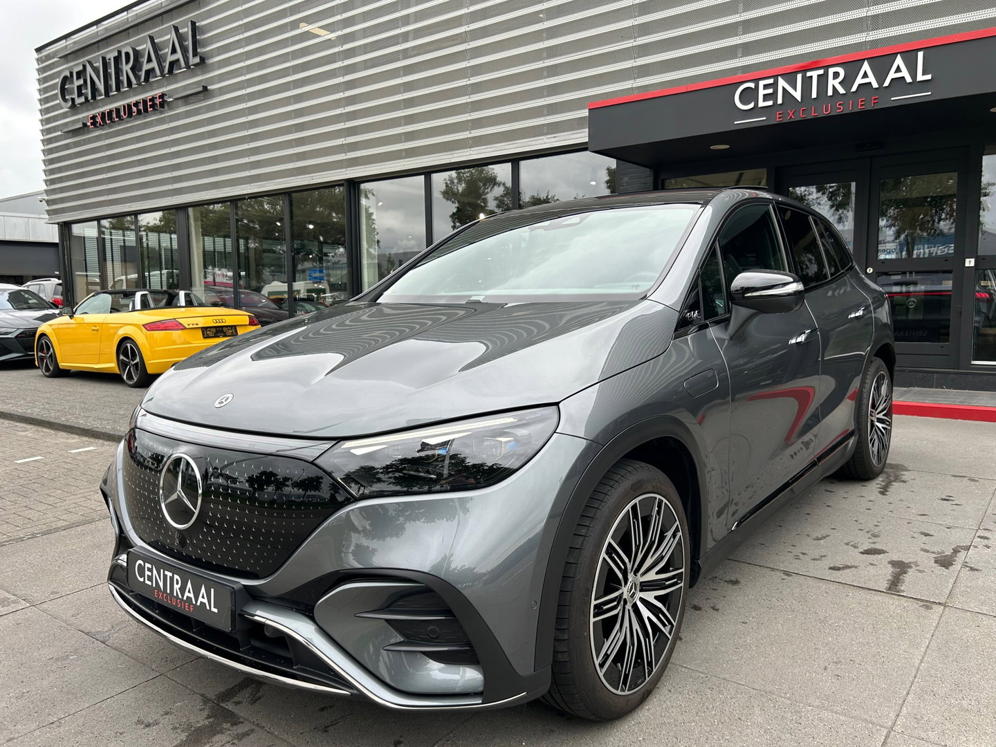 Mercedes-Benz EQE SUV 300 AMG Line 91 kWh|BTW|Pano|Massage|achteras besturing|Memory|HUD|Camera|Leder