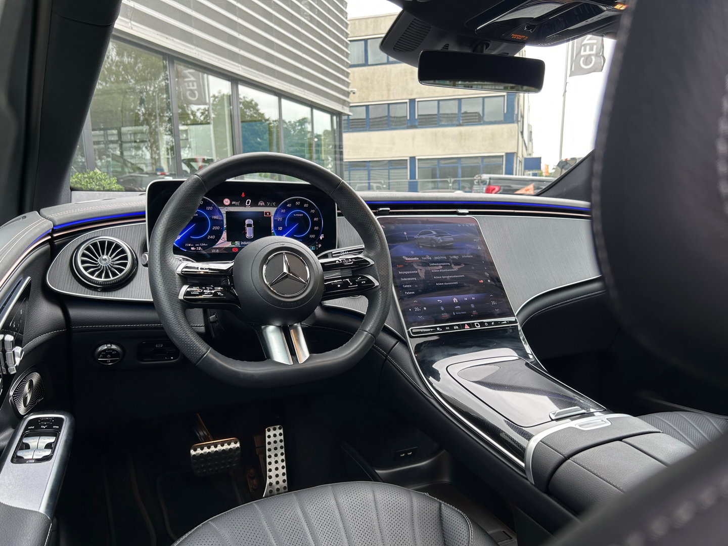 Mercedes-Benz EQE SUV 300 AMG Line 91 kWh|BTW|Pano|Massage|achteras besturing|Memory|HUD|Camera|Leder