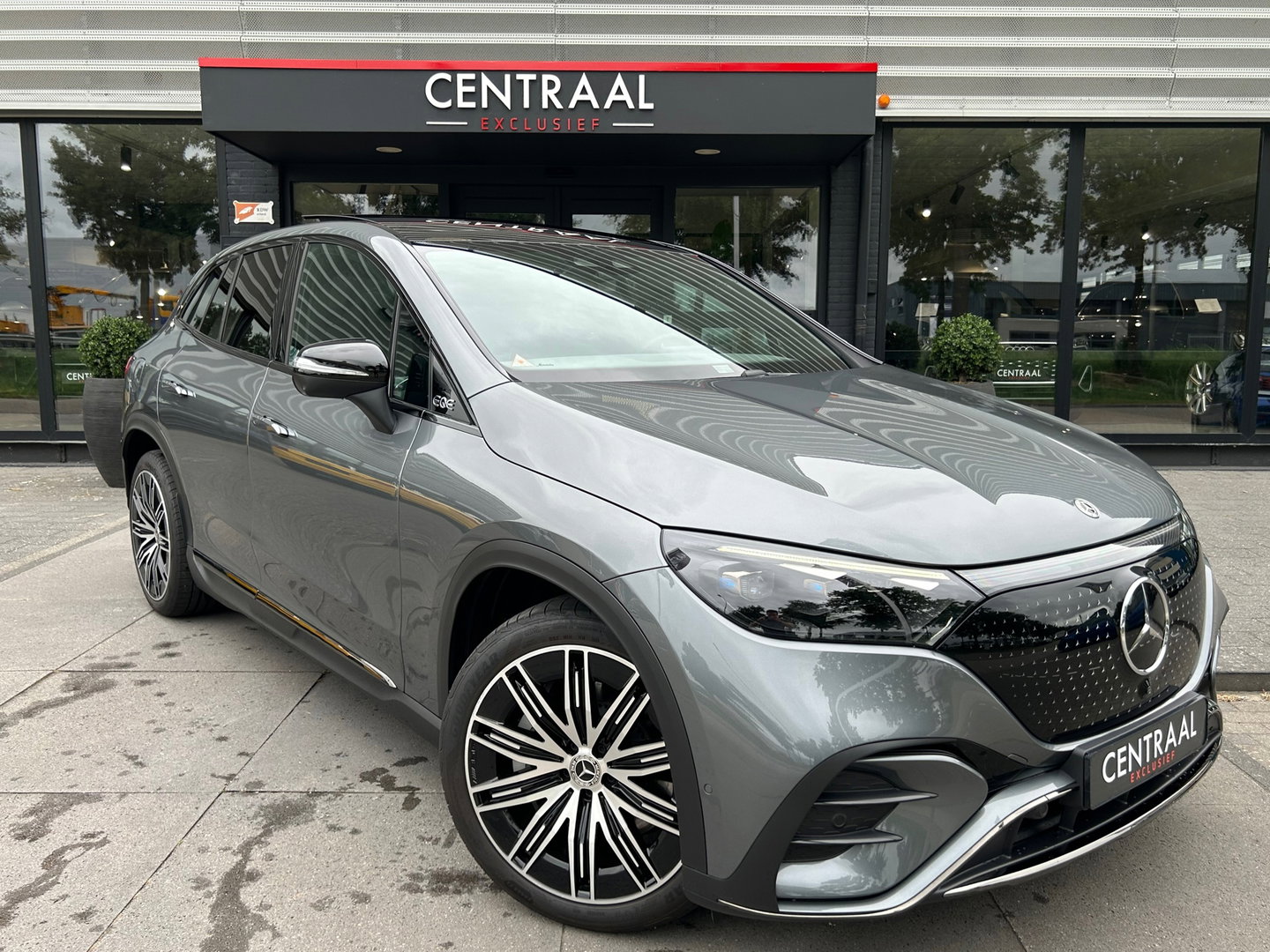 Mercedes-Benz EQE SUV 300 AMG Line 91 kWh|BTW|Pano|Massage|achteras besturing|Memory|HUD|Camera|Leder