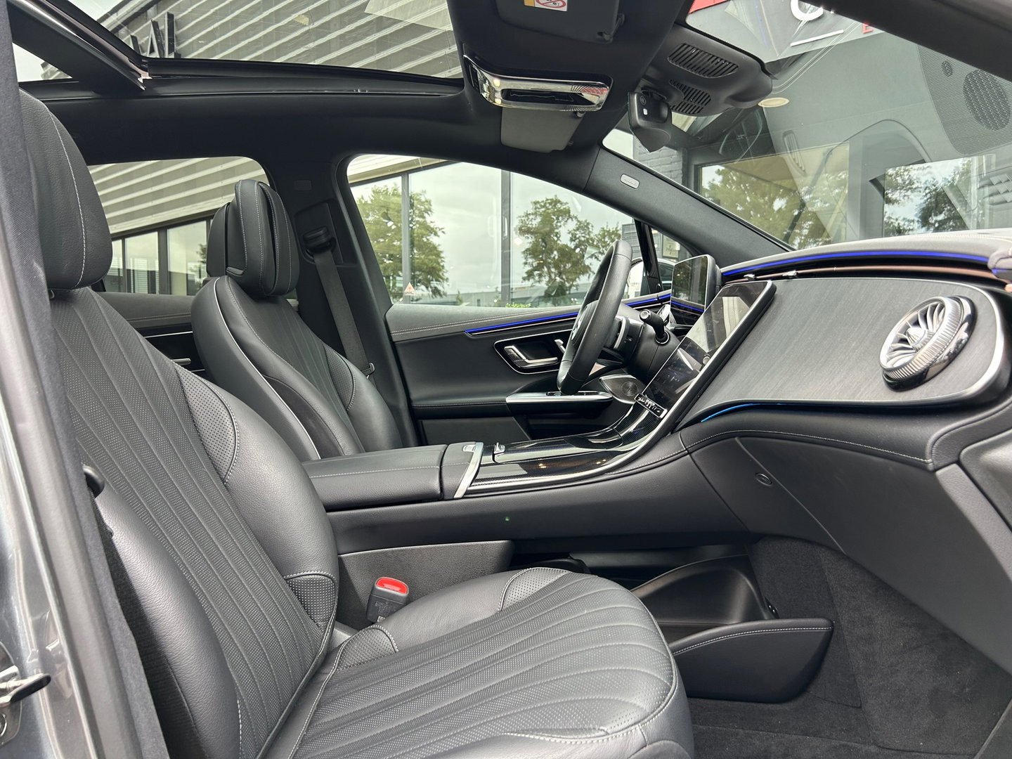 Mercedes-Benz EQE SUV 300 AMG Line 91 kWh|BTW|Pano|Massage|achteras besturing|Memory|HUD|Camera|Leder