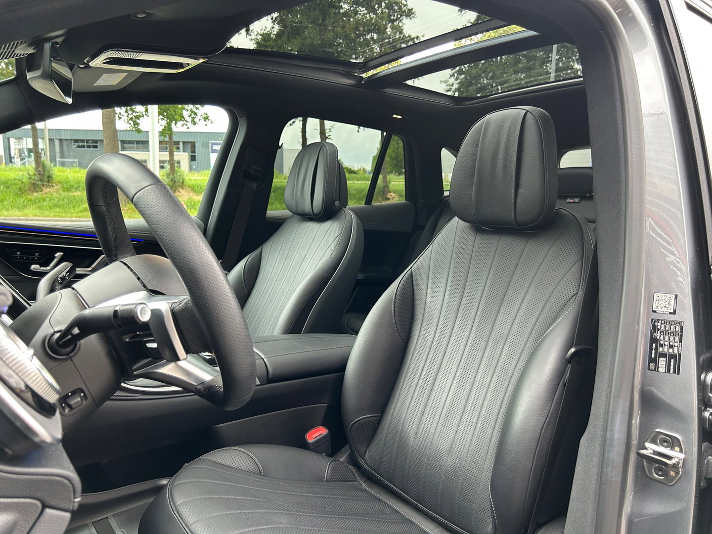 Mercedes-Benz EQE SUV 300 AMG Line 91 kWh|BTW|Pano|Massage|achteras besturing|Memory|HUD|Camera|Leder
