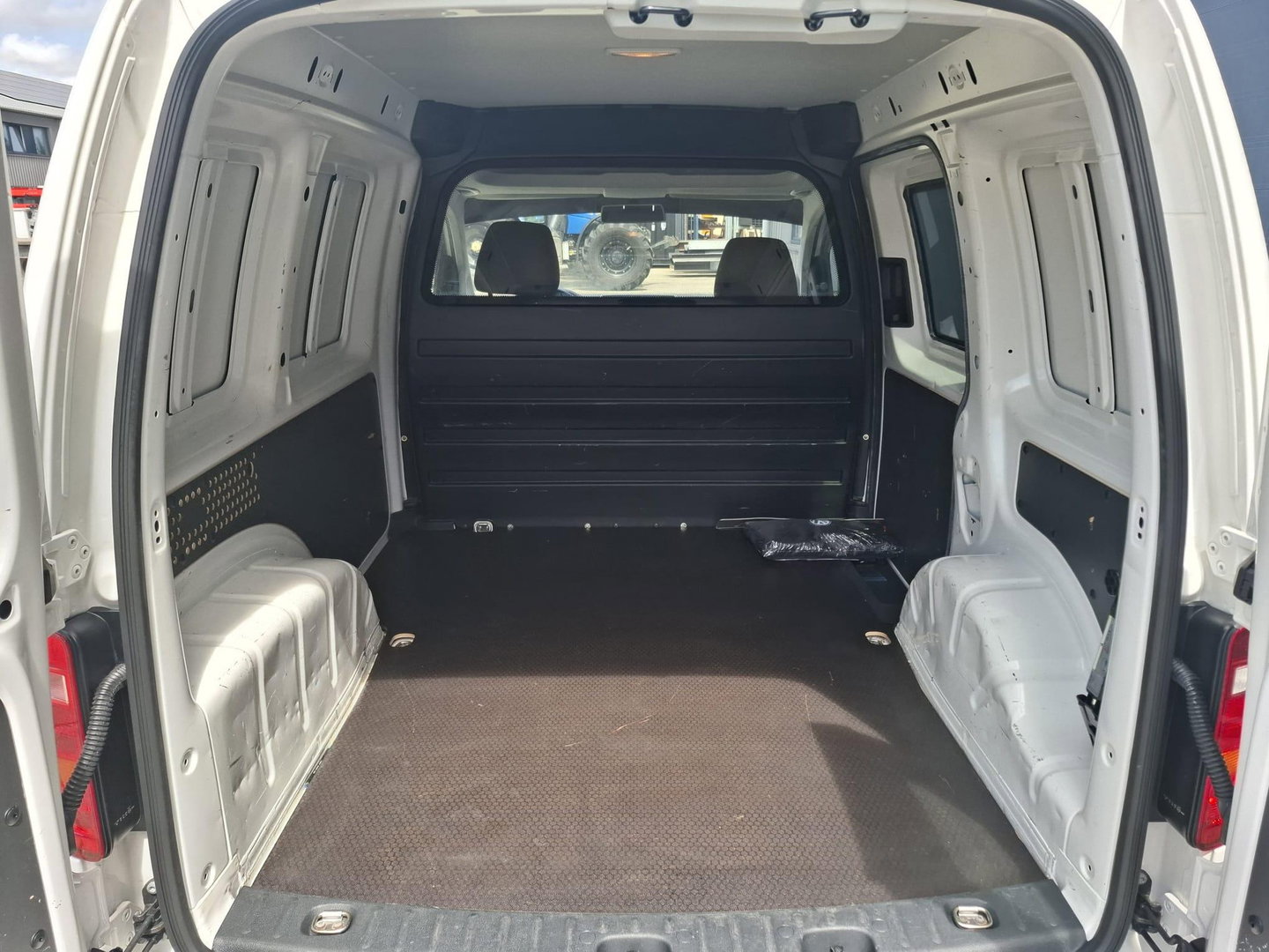 Volkswagen Caddy 2.0 TDI L1H1 BMT Trendline VERLAAGD / AIRCO / STOEL VERWARMING / EURO 6 / NAVI / MARGE AUTO !!
