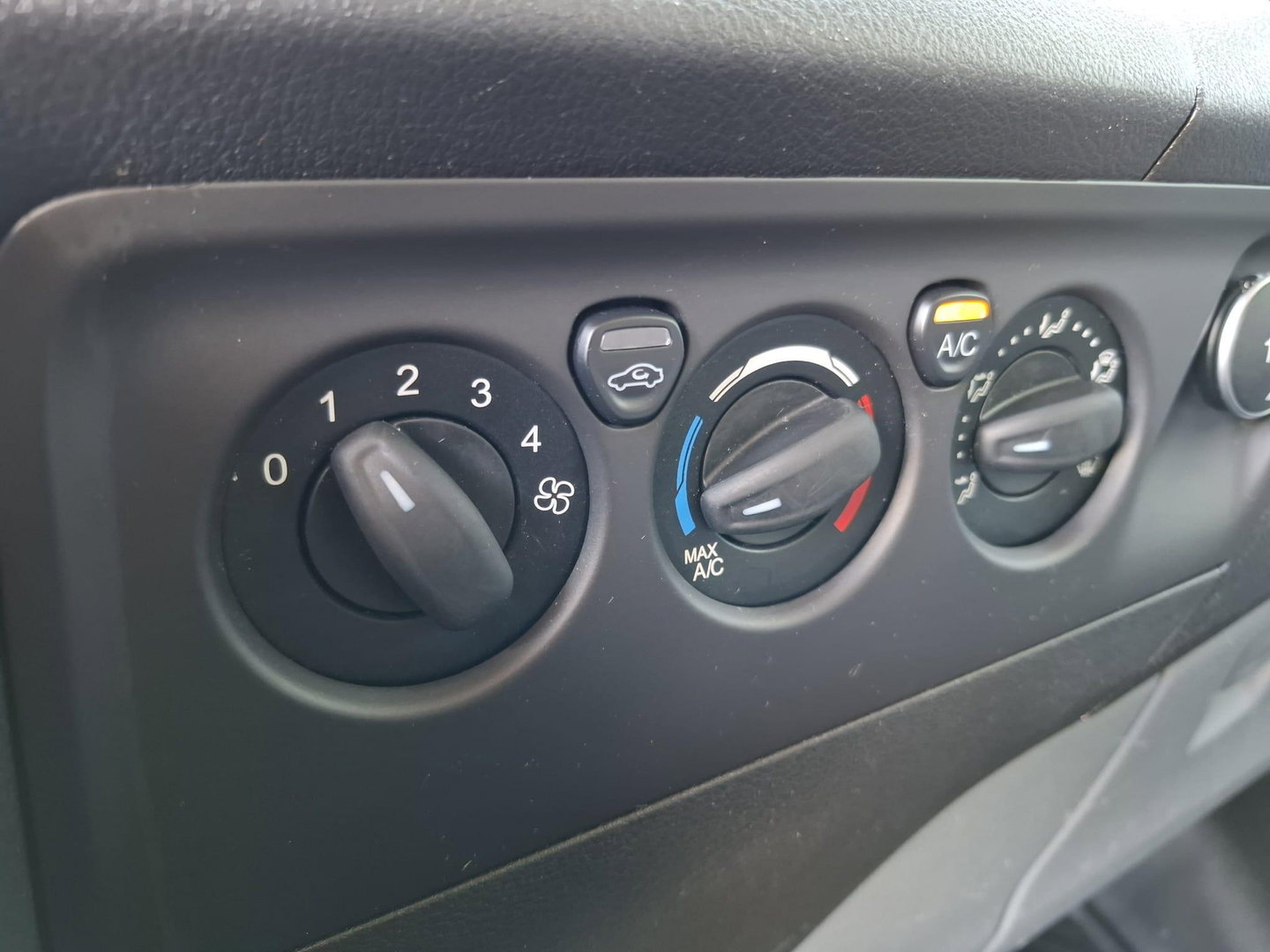 Ford Transit Custom 270 2.0 TDCI L1H1 Economy Edition AIRCO / CRUISE CONTROLE / TREKHAAK / EURO 6