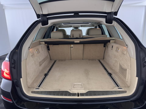 BMW 5 Serie Touring 530d High Executive Aut. *PANO | LEATHER | XENON | MEMORY-PACK | BLINDSPOT | HIFI-SOUND | NAVI-FULLMAP | CAMERA | HEATED-COMFORTSEATS | PRIVACY-GLASS | ECC | PDC | HEAD-UP | CRUISE | 17''ALU*