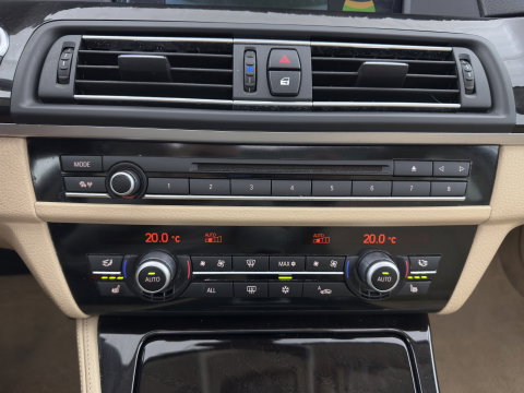 BMW 5 Serie Touring 530d High Executive Aut. *PANO | LEATHER | XENON | MEMORY-PACK | BLINDSPOT | HIFI-SOUND | NAVI-FULLMAP | CAMERA | HEATED-COMFORTSEATS | PRIVACY-GLASS | ECC | PDC | HEAD-UP | CRUISE | 17''ALU*