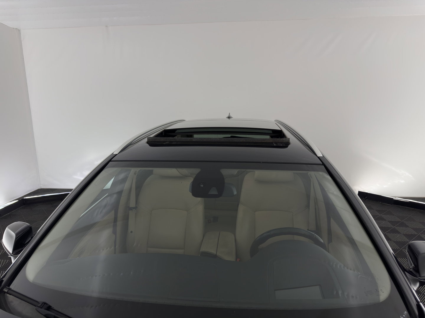BMW 5 Serie Touring 530d High Executive Aut. *PANO | LEATHER | XENON | MEMORY-PACK | BLINDSPOT | HIFI-SOUND | NAVI-FULLMAP | CAMERA | HEATED-COMFORTSEATS | PRIVACY-GLASS | ECC | PDC | HEAD-UP | CRUISE | 17''ALU*