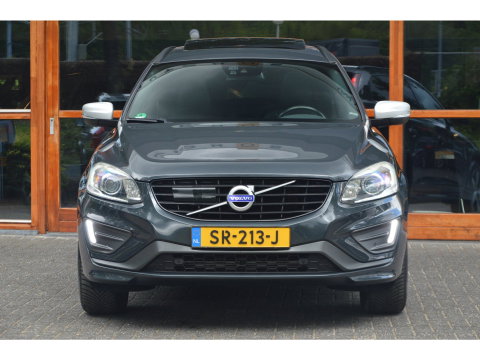 Volvo XC60 5 Cilinder AWD D4 R-Design | Adaptive Cruise | Panoramadak | Trekhaak 2000KG | Stoel + Stuur Verwarmd | Standkachel |