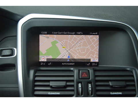 Volvo XC60 5 Cilinder AWD D4 R-Design | Adaptive Cruise | Panoramadak | Trekhaak 2000KG | Stoel + Stuur Verwarmd | Standkachel |