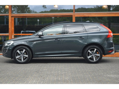 Volvo XC60 5 Cilinder AWD D4 R-Design | Adaptive Cruise | Panoramadak | Trekhaak 2000KG | Stoel + Stuur Verwarmd | Standkachel |