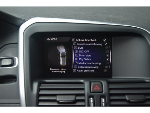 Volvo XC60 5 Cilinder AWD D4 R-Design | Adaptive Cruise | Panoramadak | Trekhaak 2000KG | Stoel + Stuur Verwarmd | Standkachel |