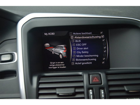 Volvo XC60 5 Cilinder AWD D4 R-Design | Adaptive Cruise | Panoramadak | Trekhaak 2000KG | Stoel + Stuur Verwarmd | Standkachel |