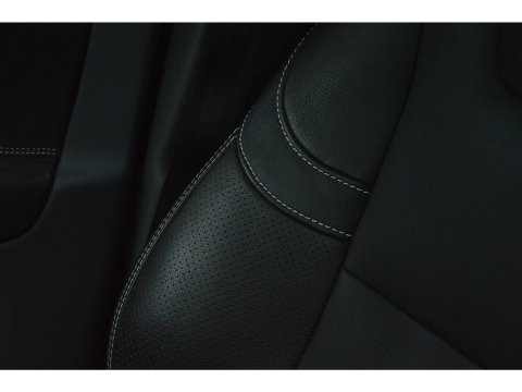 Volvo XC60 5 Cilinder AWD D4 R-Design | Adaptive Cruise | Panoramadak | Trekhaak 2000KG | Stoel + Stuur Verwarmd | Standkachel |