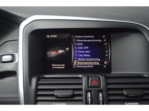 Volvo XC60 5 Cilinder AWD D4 R-Design | Adaptive Cruise | Panoramadak | Trekhaak 2000KG | Stoel + Stuur Verwarmd | Standkachel |