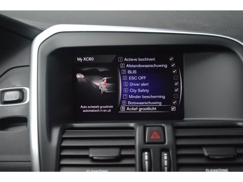 Volvo XC60 5 Cilinder AWD D4 R-Design | Adaptive Cruise | Panoramadak | Trekhaak 2000KG | Stoel + Stuur Verwarmd | Standkachel |