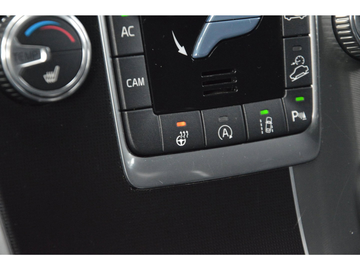 Volvo XC60 5 Cilinder AWD D4 R-Design | Adaptive Cruise | Panoramadak | Trekhaak 2000KG | Stoel + Stuur Verwarmd | Standkachel |
