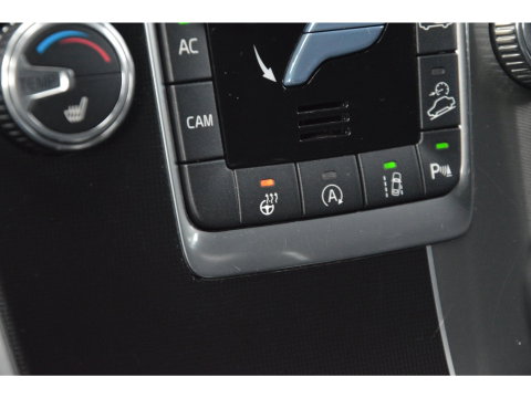 Volvo XC60 5 Cilinder AWD D4 R-Design | Adaptive Cruise | Panoramadak | Trekhaak 2000KG | Stoel + Stuur Verwarmd | Standkachel |