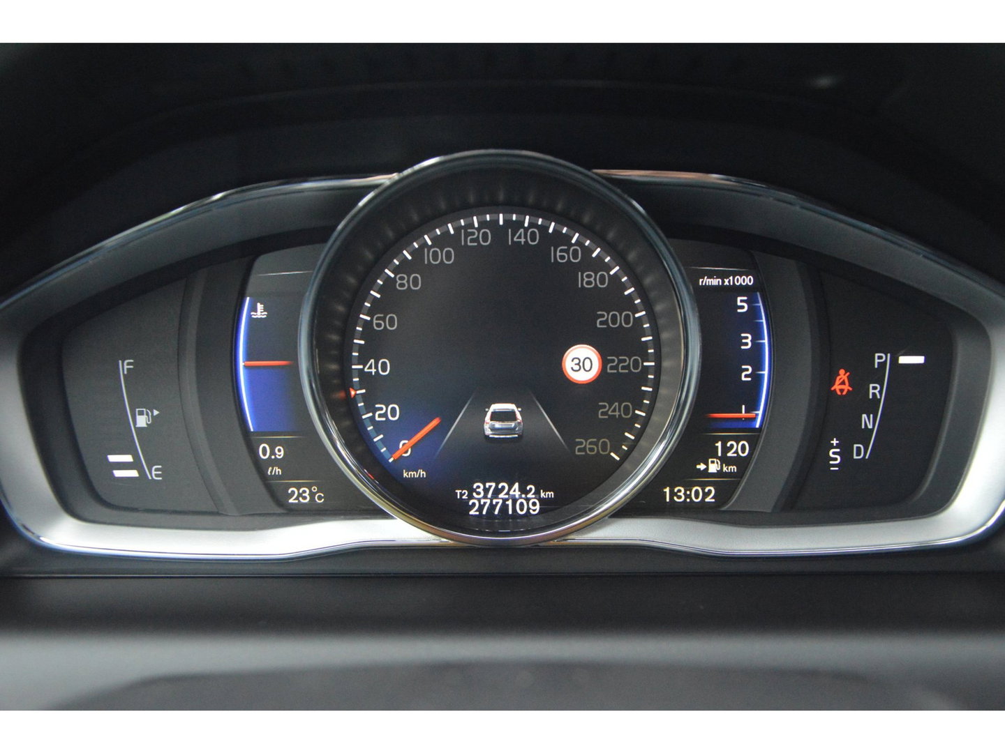 Volvo XC60 5 Cilinder AWD D4 R-Design | Adaptive Cruise | Panoramadak | Trekhaak 2000KG | Stoel + Stuur Verwarmd | Standkachel |