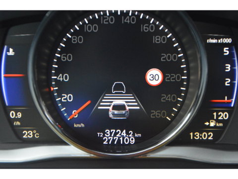 Volvo XC60 5 Cilinder AWD D4 R-Design | Adaptive Cruise | Panoramadak | Trekhaak 2000KG | Stoel + Stuur Verwarmd | Standkachel |