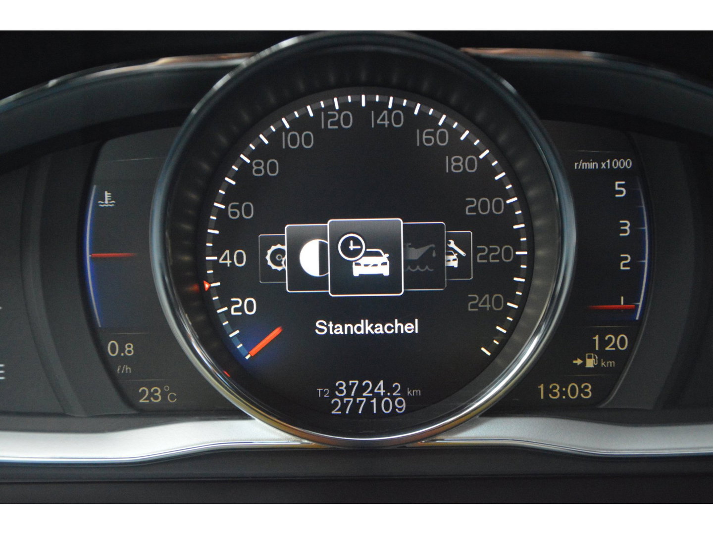 Volvo XC60 5 Cilinder AWD D4 R-Design | Adaptive Cruise | Panoramadak | Trekhaak 2000KG | Stoel + Stuur Verwarmd | Standkachel |