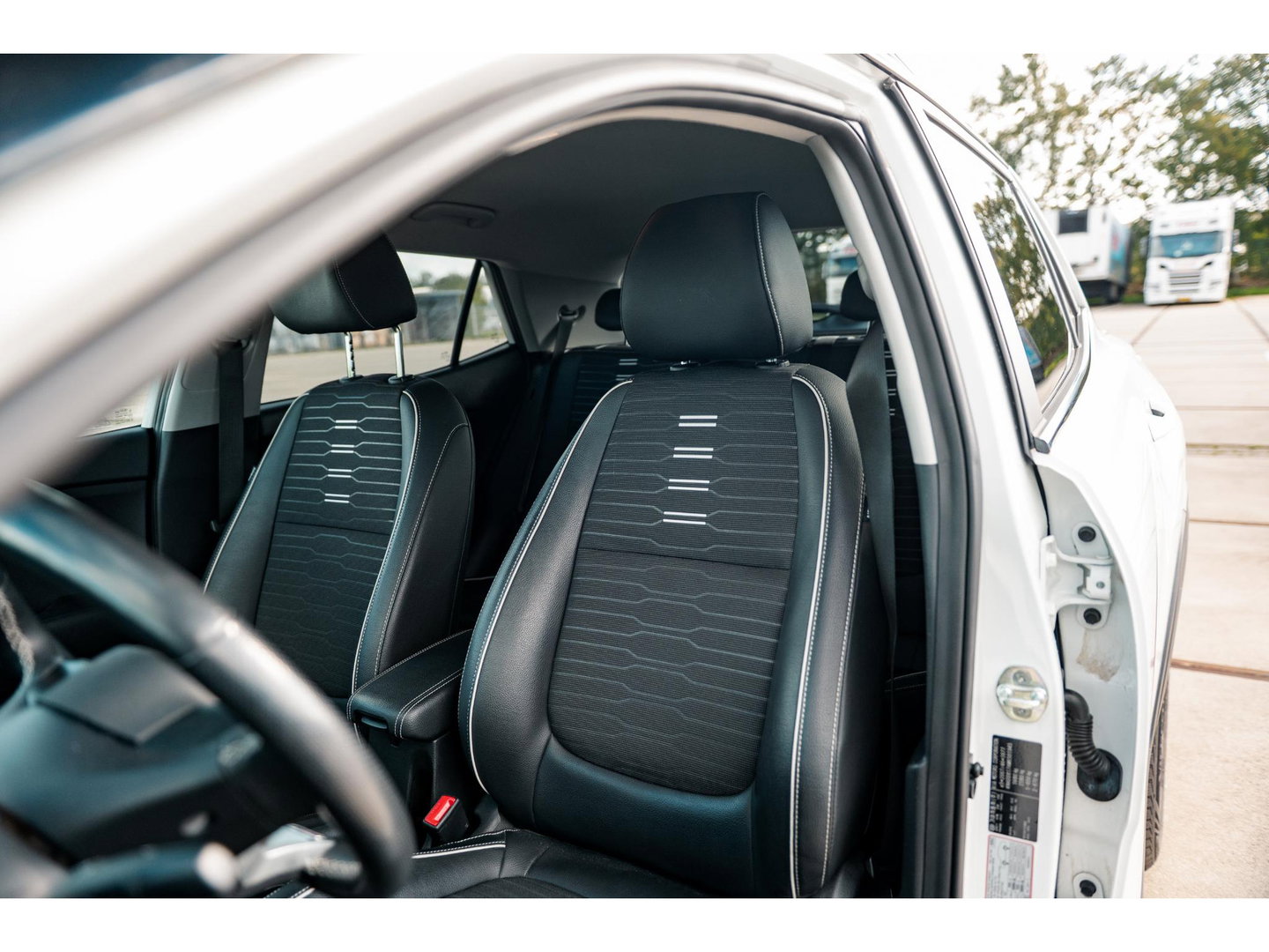 Kia Stonic 1.0 T-GDi 120PK MHEV GT-Line | TREKHAAK | CAMERA | DAB | NAVI | ALL SEASON BANDEN