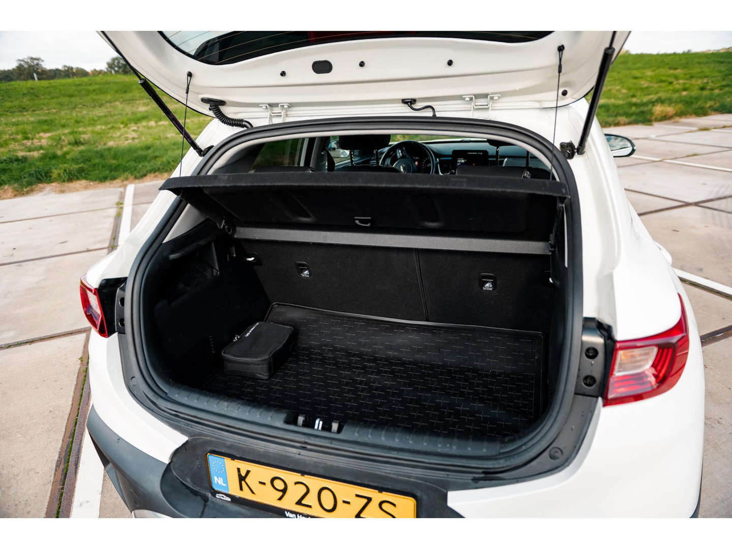 Kia Stonic 1.0 T-GDi 120PK MHEV GT-Line | TREKHAAK | CAMERA | DAB | NAVI | ALL SEASON BANDEN