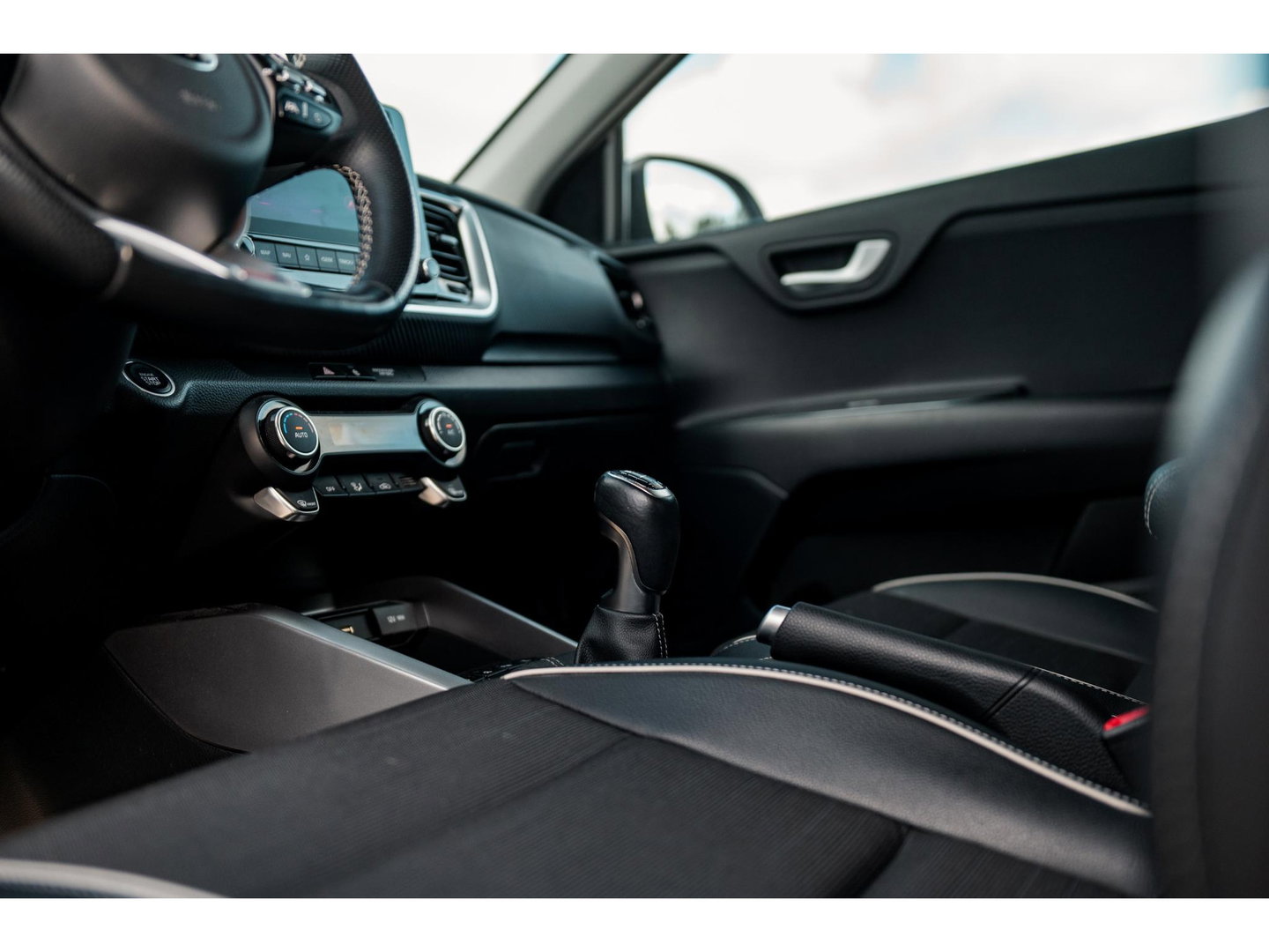 Kia Stonic 1.0 T-GDi 120PK MHEV GT-Line | TREKHAAK | CAMERA | DAB | NAVI | ALL SEASON BANDEN