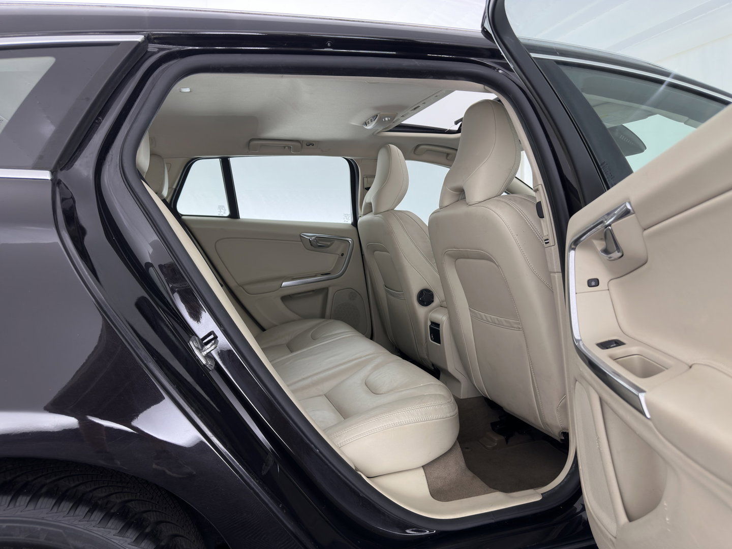 Volvo V60 2.4 D6 AWD Plug-In Hybrid Summum Aut. *PANO | ADAPTIVE-CRUISE | LEATHER | XENON | BLIS | MEMORY-PACK | HEATED-COMFORTSEATS | NAVI-FULLMAP | ECC | PDC | CRUISE | 17''ALU*