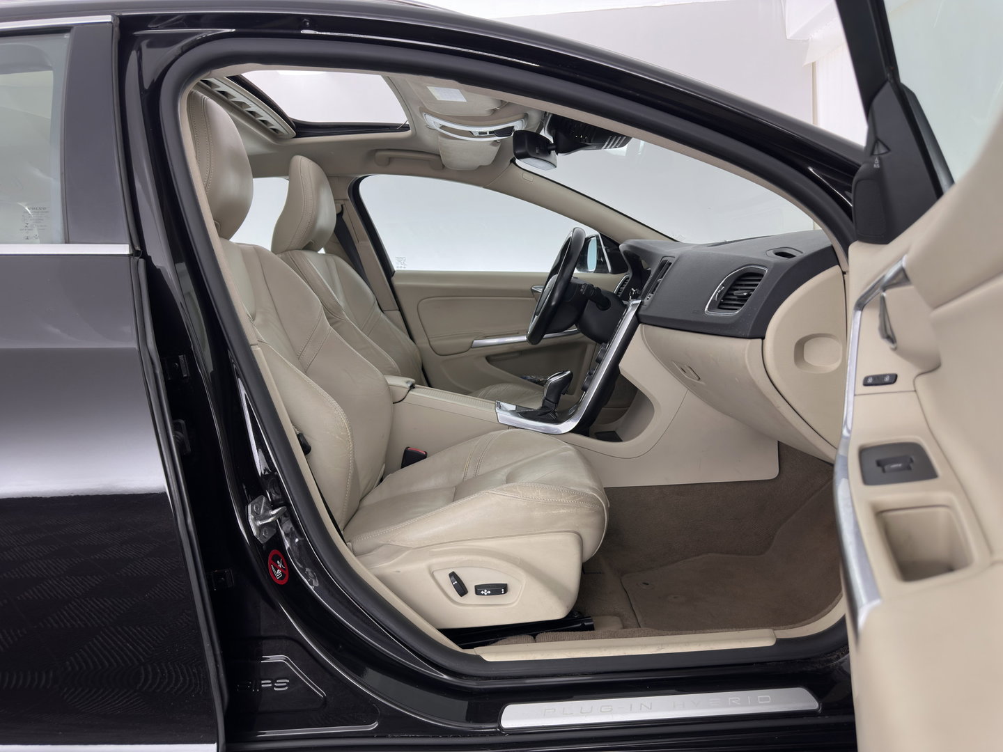 Volvo V60 2.4 D6 AWD Plug-In Hybrid Summum Aut. *PANO | ADAPTIVE-CRUISE | LEATHER | XENON | BLIS | MEMORY-PACK | HEATED-COMFORTSEATS | NAVI-FULLMAP | ECC | PDC | CRUISE | 17''ALU*