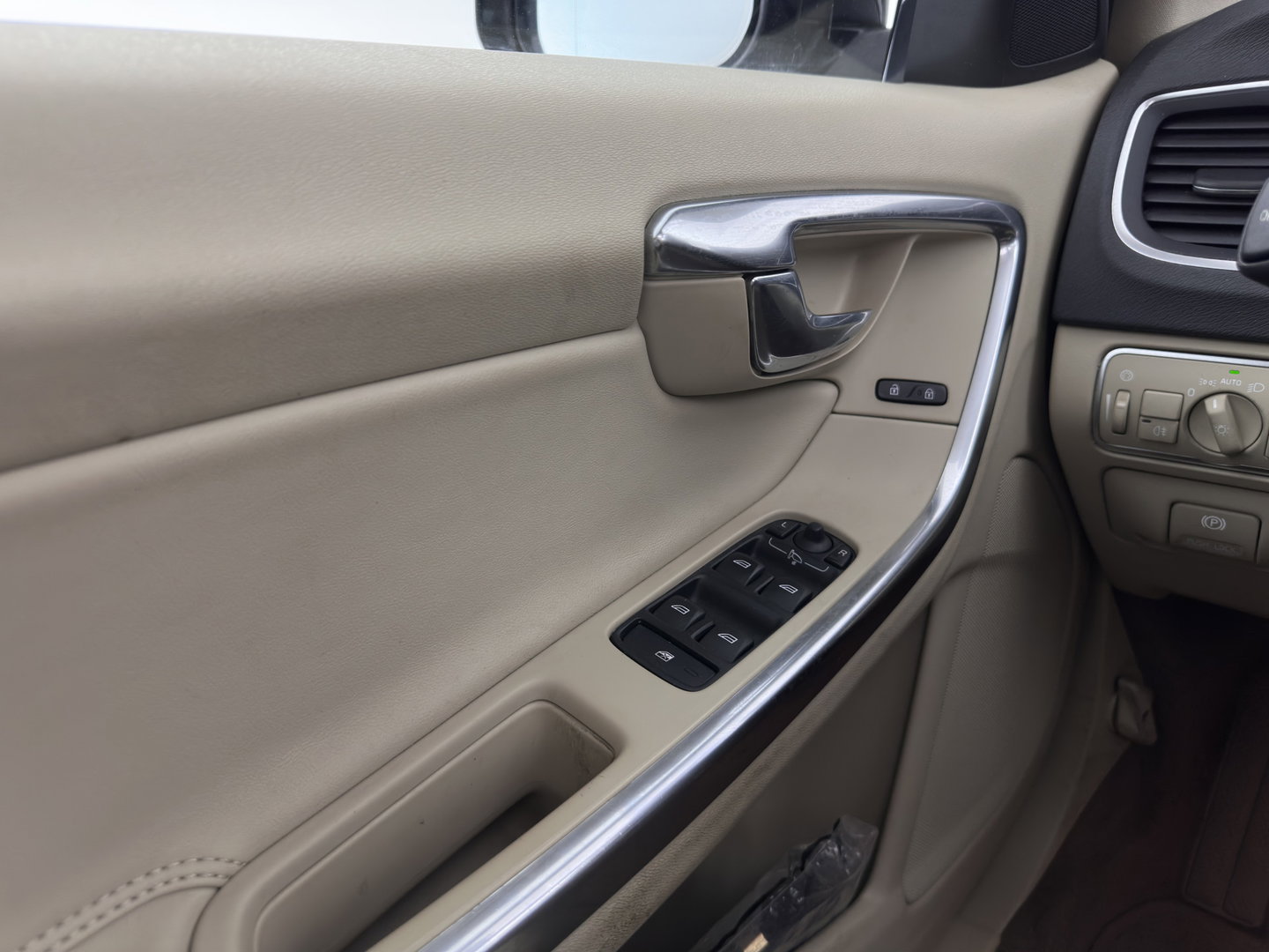 Volvo V60 2.4 D6 AWD Plug-In Hybrid Summum Aut. *PANO | ADAPTIVE-CRUISE | LEATHER | XENON | BLIS | MEMORY-PACK | HEATED-COMFORTSEATS | NAVI-FULLMAP | ECC | PDC | CRUISE | 17''ALU*