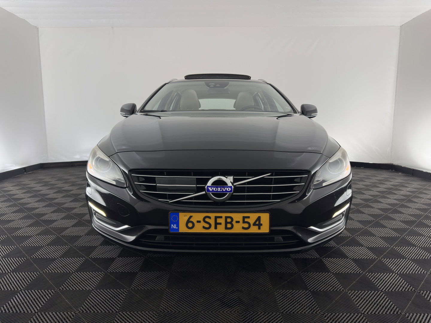 Volvo V60 2.4 D6 AWD Plug-In Hybrid Summum Aut. *PANO | ADAPTIVE-CRUISE | LEATHER | XENON | BLIS | MEMORY-PACK | HEATED-COMFORTSEATS | NAVI-FULLMAP | ECC | PDC | CRUISE | 17''ALU*