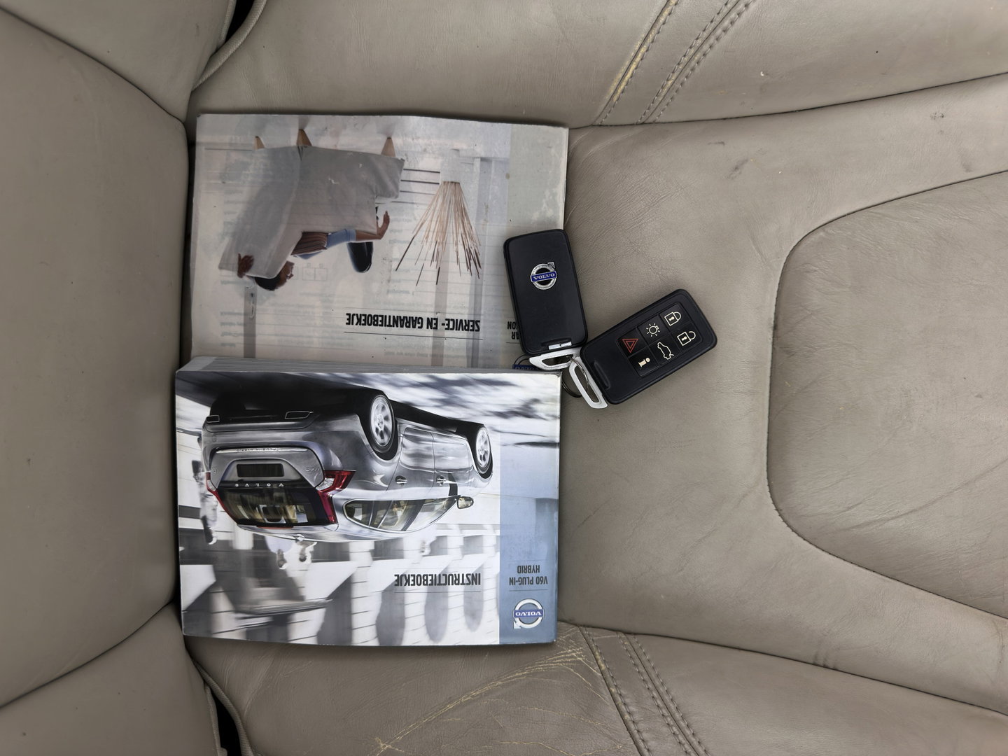 Volvo V60 2.4 D6 AWD Plug-In Hybrid Summum Aut. *PANO | ADAPTIVE-CRUISE | LEATHER | XENON | BLIS | MEMORY-PACK | HEATED-COMFORTSEATS | NAVI-FULLMAP | ECC | PDC | CRUISE | 17''ALU*