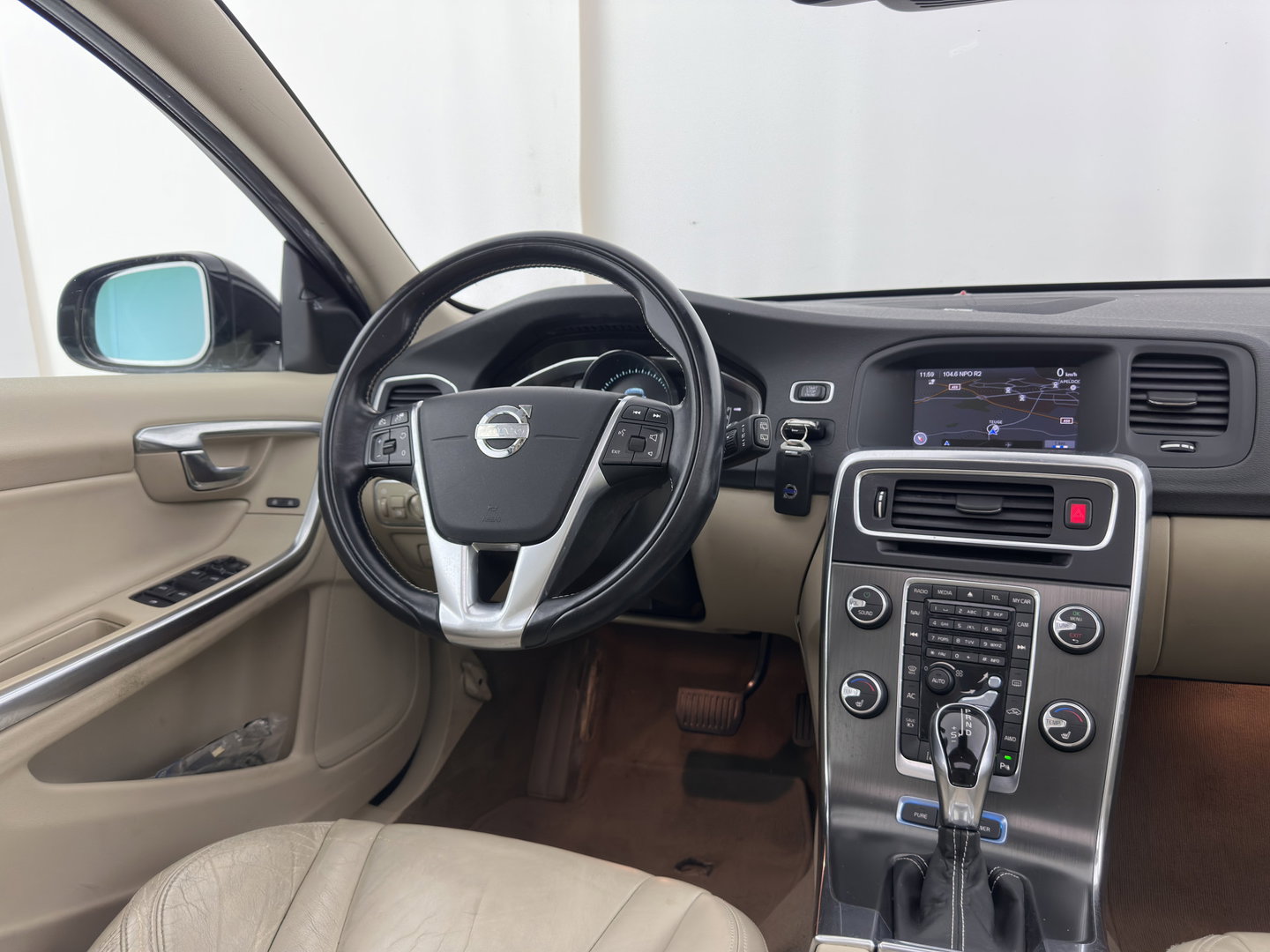 Volvo V60 2.4 D6 AWD Plug-In Hybrid Summum Aut. *PANO | ADAPTIVE-CRUISE | LEATHER | XENON | BLIS | MEMORY-PACK | HEATED-COMFORTSEATS | NAVI-FULLMAP | ECC | PDC | CRUISE | 17''ALU*