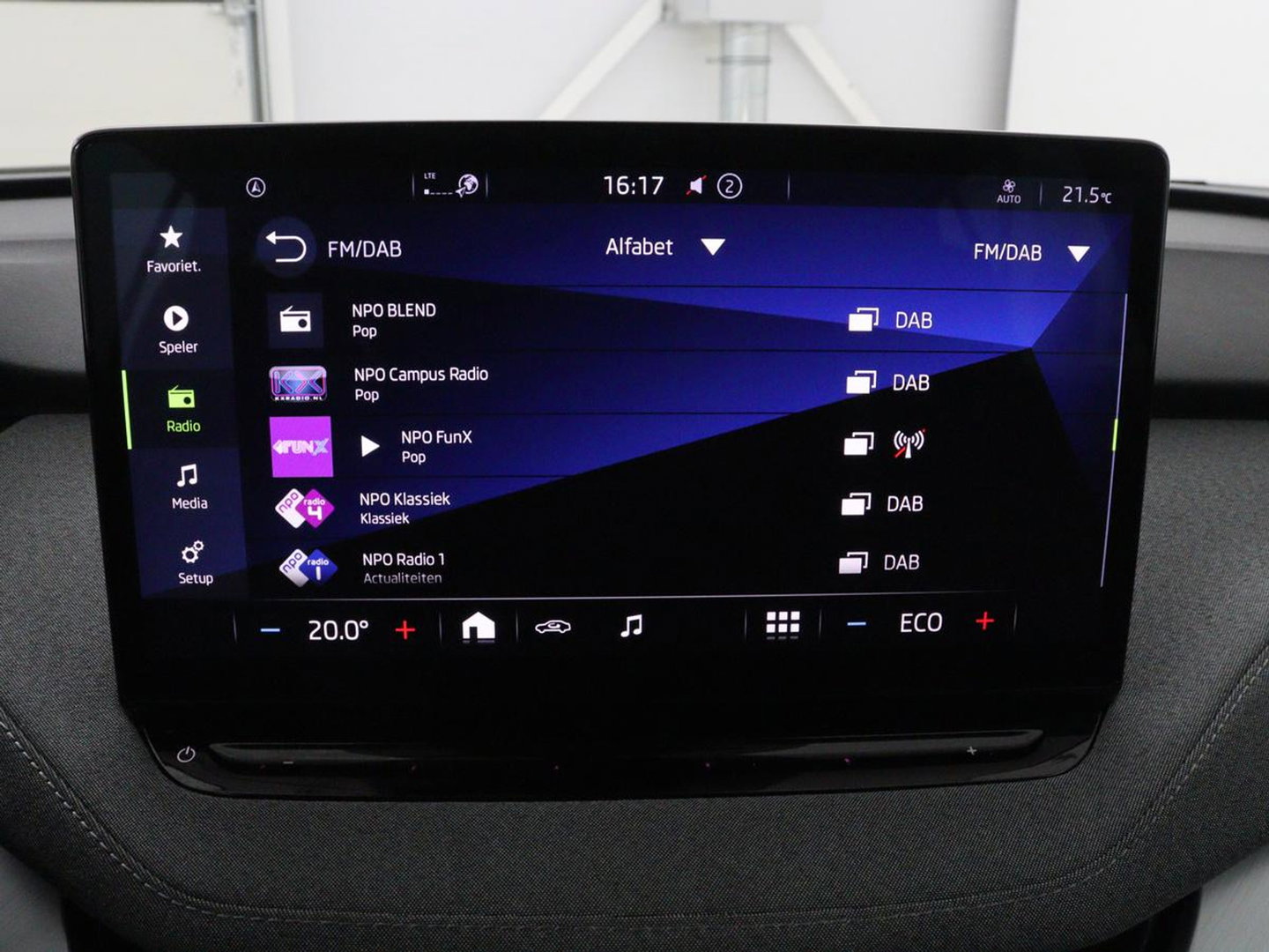 Škoda Enyaq iV 60 | SOH 92.9 % | Half Leder | Camera | Park assist | Cruise control | Carplay | DAB | Sfeerverlichting | Full LED | Climate control | 20''