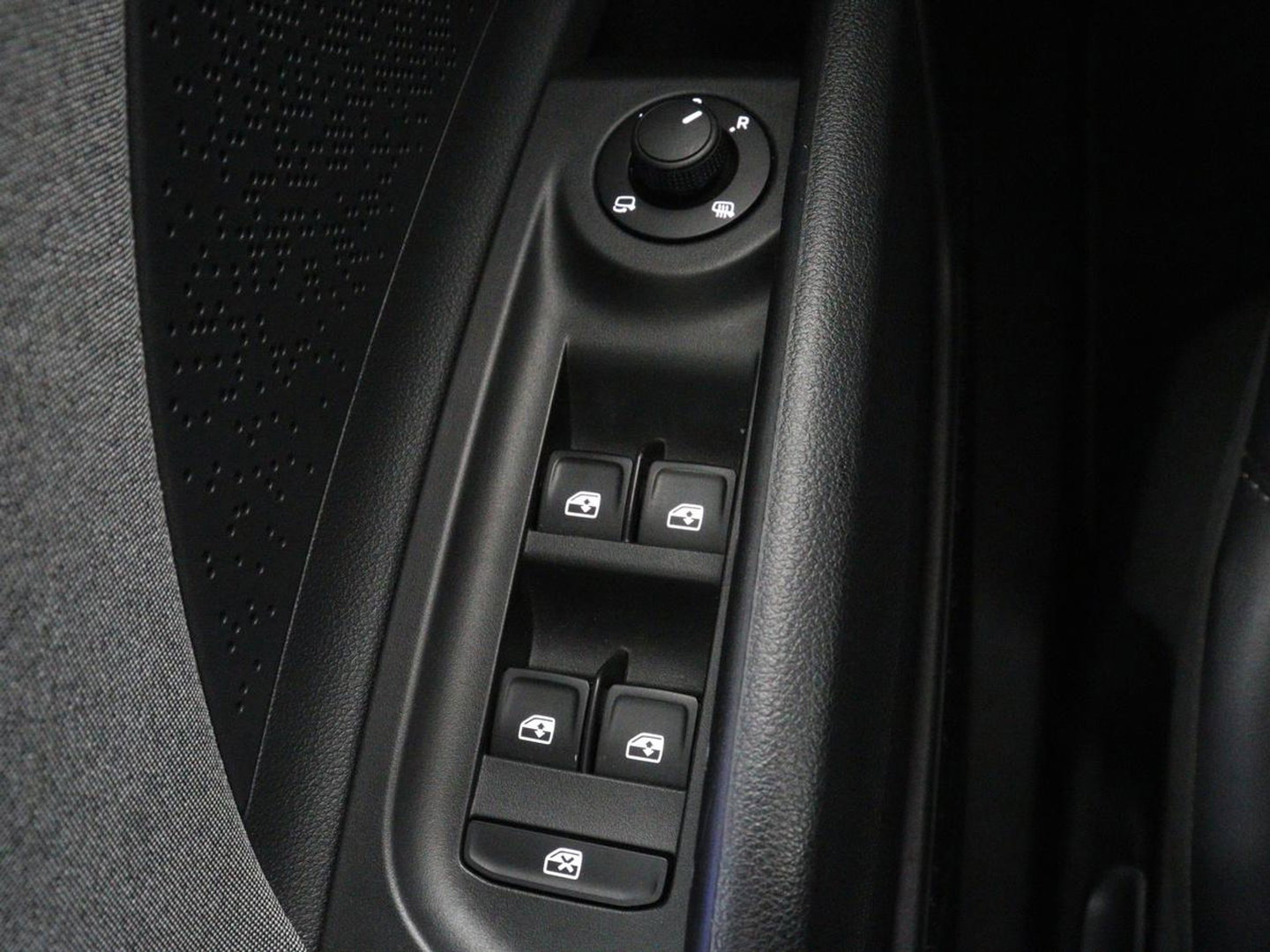 Škoda Enyaq iV 60 | SOH 92.9 % | Half Leder | Camera | Park assist | Cruise control | Carplay | DAB | Sfeerverlichting | Full LED | Climate control | 20''