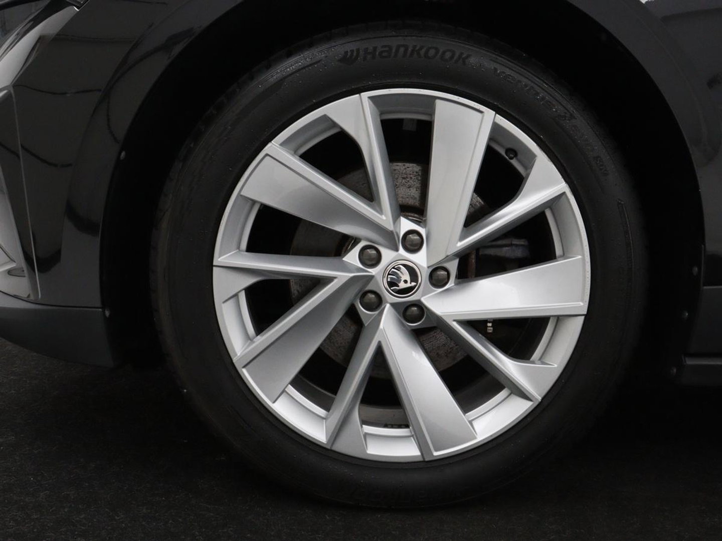 Škoda Enyaq iV 60 | SOH 92.9 % | Half Leder | Camera | Park assist | Cruise control | Carplay | DAB | Sfeerverlichting | Full LED | Climate control | 20''