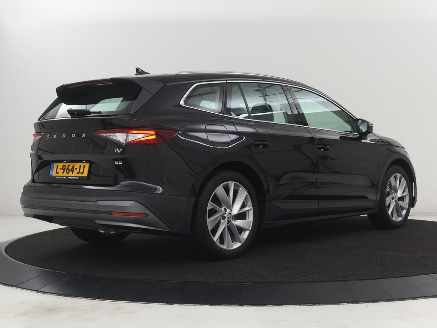 Škoda Enyaq iV 60 | SOH 92.9 % | Half Leder | Camera | Park assist | Cruise control | Carplay | DAB | Sfeerverlichting | Full LED | Climate control | 20''