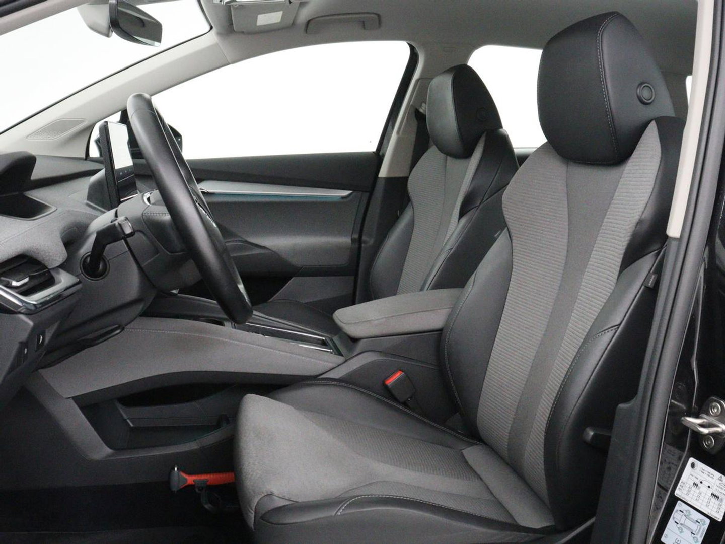 Škoda Enyaq iV 60 | SOH 92.9 % | Half Leder | Camera | Park assist | Cruise control | Carplay | DAB | Sfeerverlichting | Full LED | Climate control | 20''