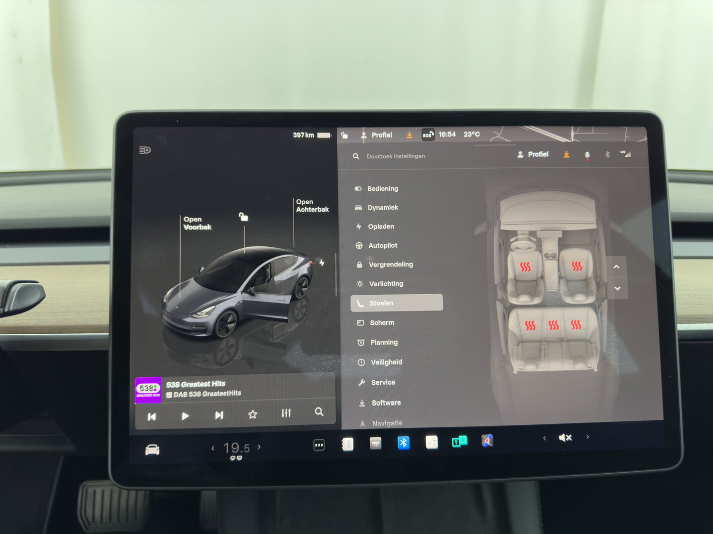 Tesla Model 3 Standard RWD Plus 60 kWh [3-Fase-11kW] (INCL-BTW) Aut. *PANO | AUTOPILOT | LEATHER | KEYLESS | FULL-LED | MEMORY-PACK | TOPVIEW | DAB | CARPLAY | DIGI-COCKPIT | LANE-ASSIST | HEATED- COMFORTSEATS | 19"ALU*